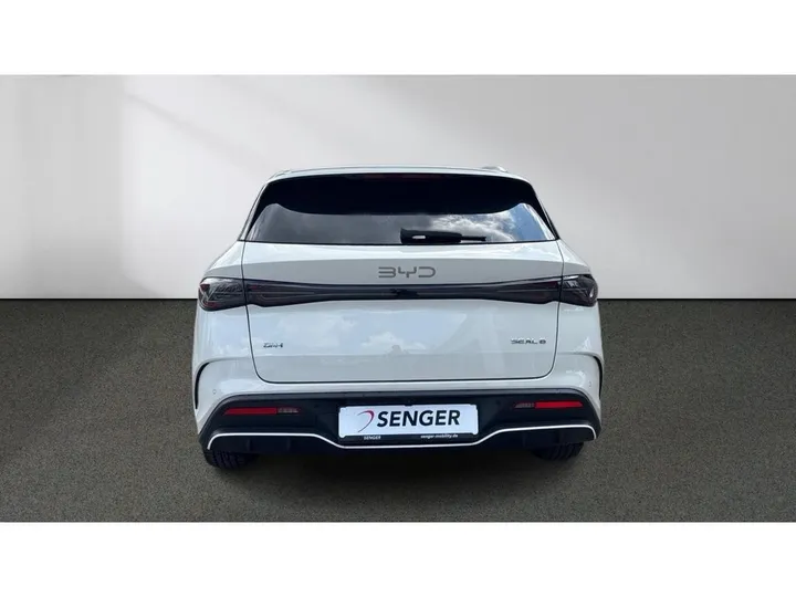 BYD SEAL 6