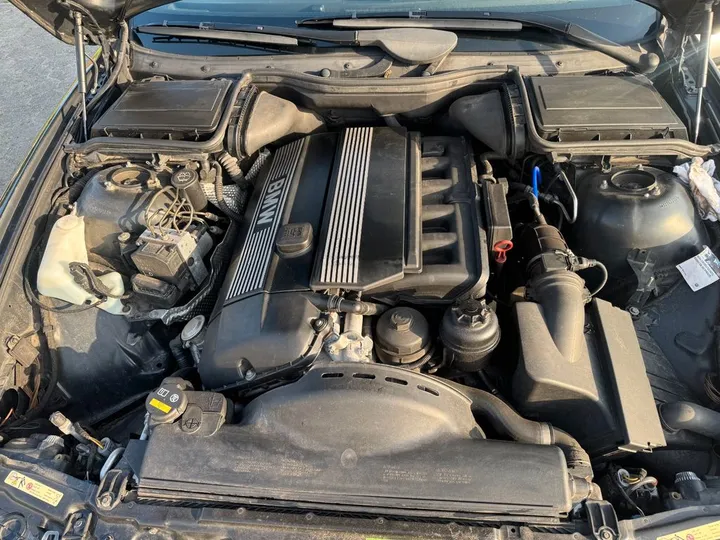 BMW 525