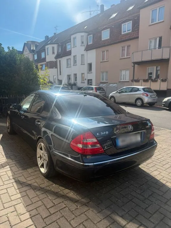 Mercedes-Benz E 320