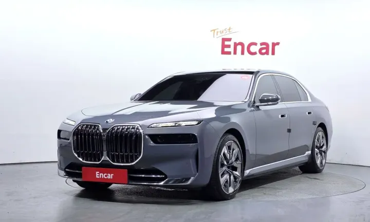 BMW i7