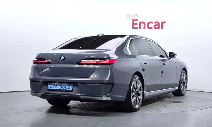 BMW i7