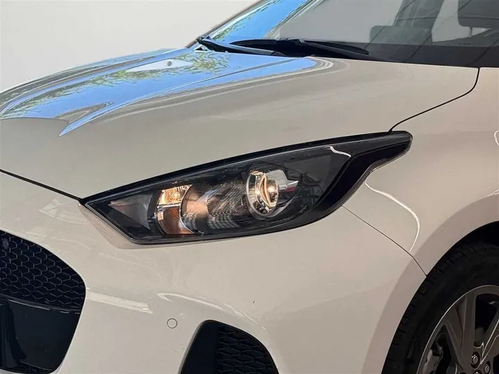 Mazda 2 Hybrid
