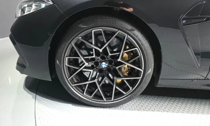 BMW M8