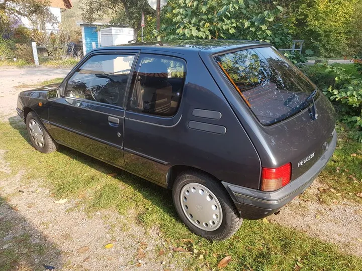Peugeot 205
