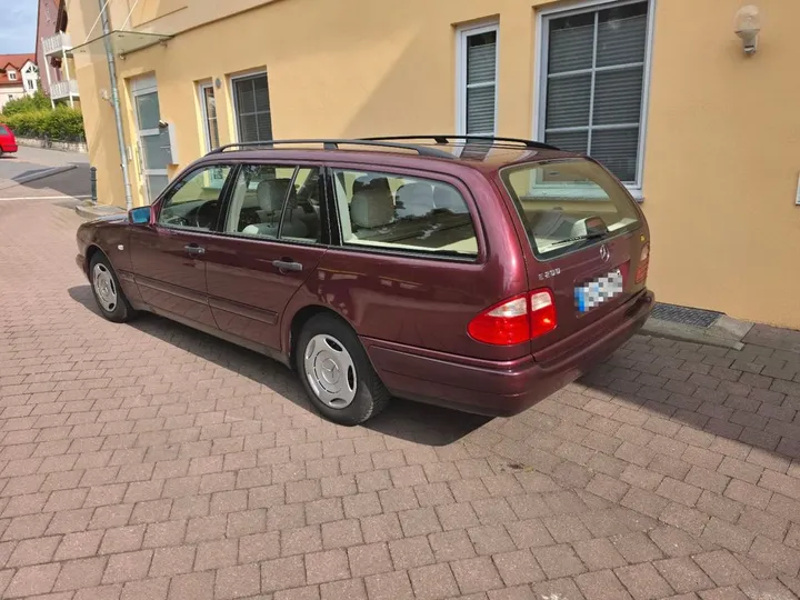 Mercedes-Benz E 200