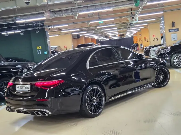 Mercedes-Benz S-Class