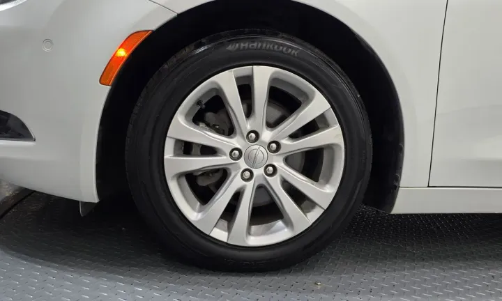 Chrysler 200