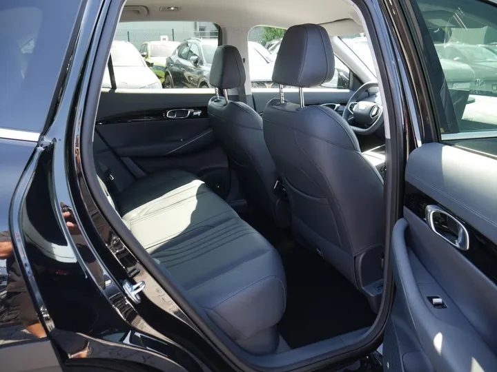 Geely E5