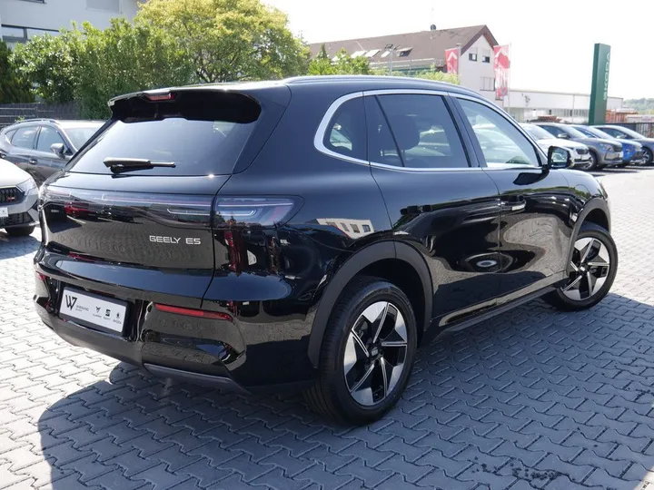 Geely E5