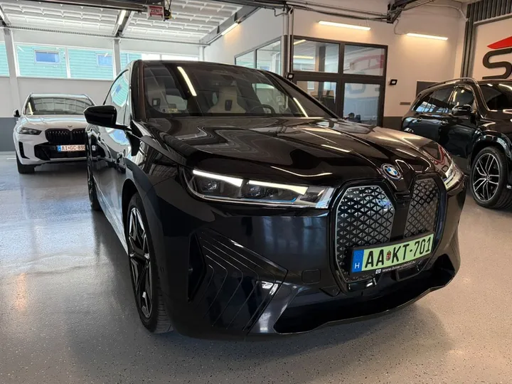BMW iX