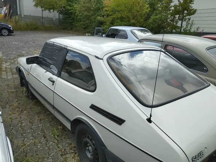Saab 900