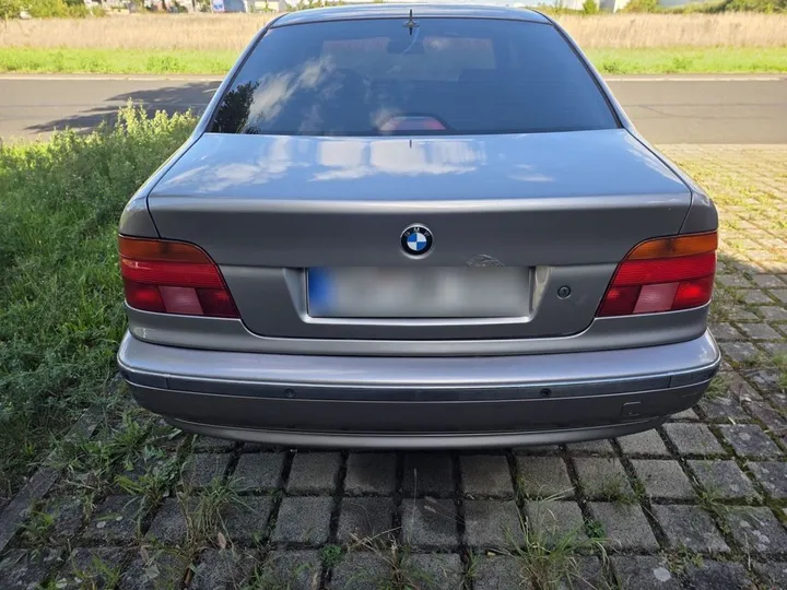 BMW 523