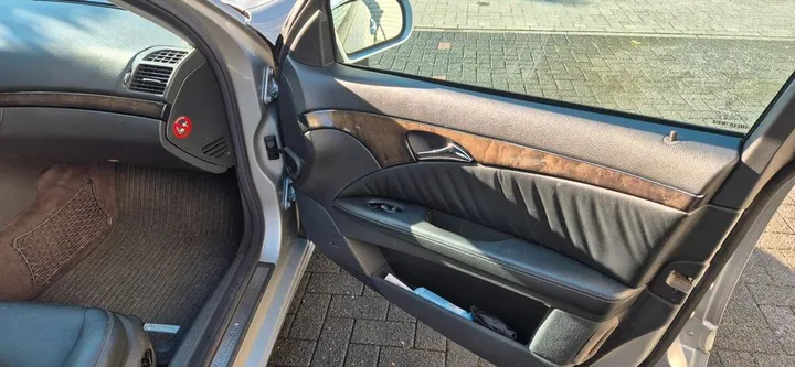 Mercedes-Benz E 320
