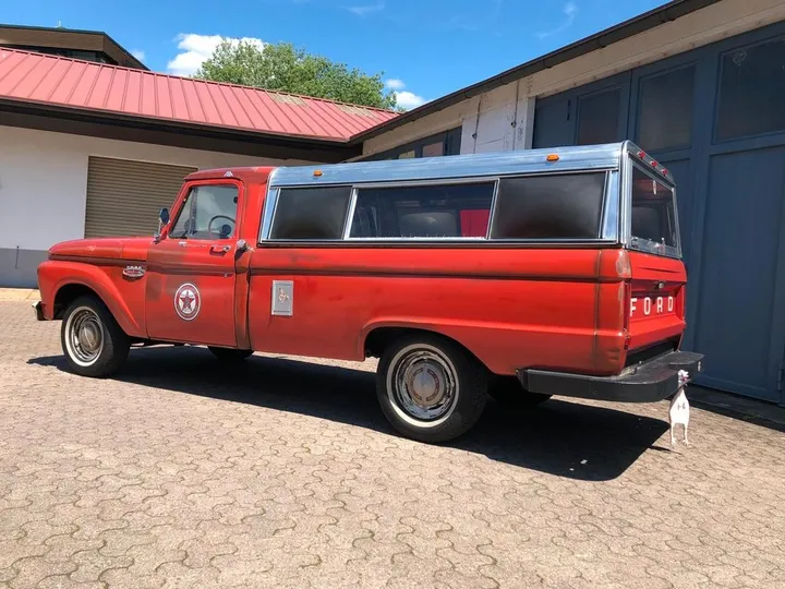 Ford F 100