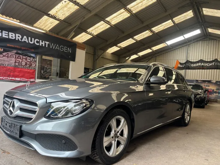 Mercedes-Benz E 200