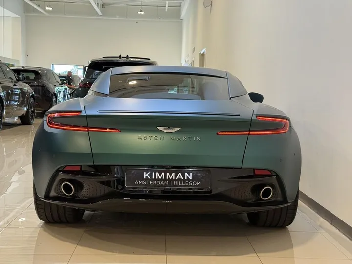 Aston Martin DB12