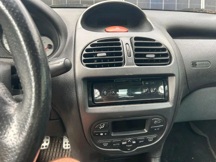 Peugeot 206