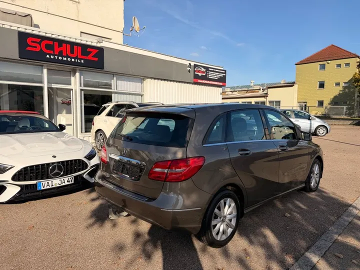 Mercedes-Benz B 200
