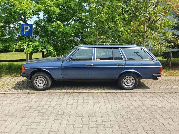 Mercedes-Benz 230