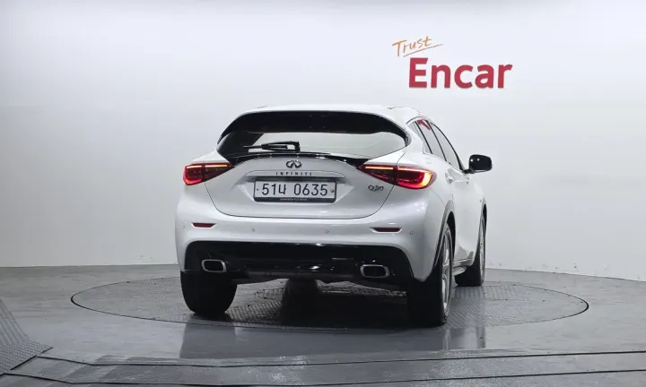 Infiniti Q30