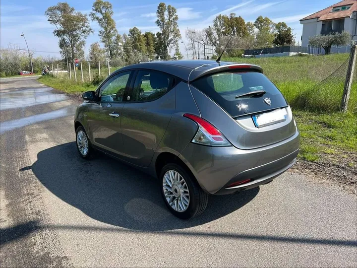 Lancia Ypsilon
