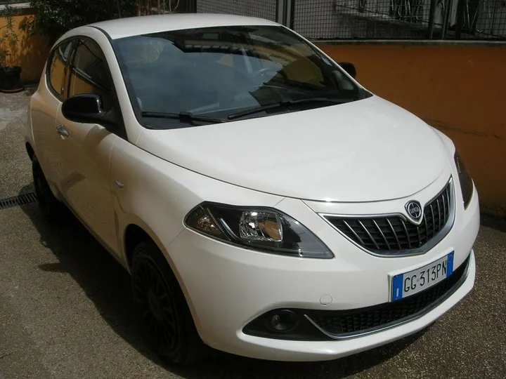 Lancia Ypsilon