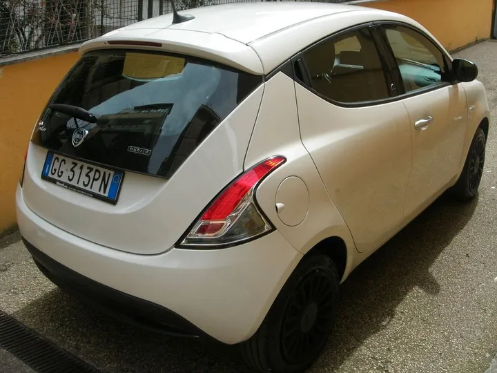 Lancia Ypsilon