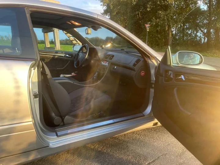 Mercedes-Benz CLK 230