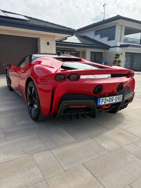 Ferrari SF90