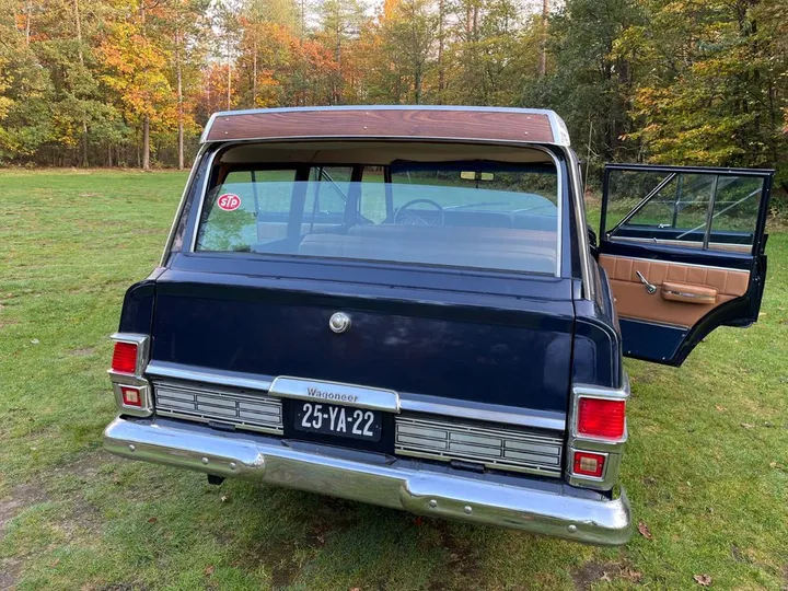 Jeep Wagoneer
