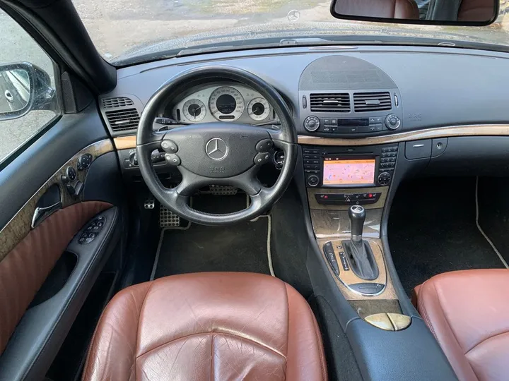 Mercedes-Benz E 200