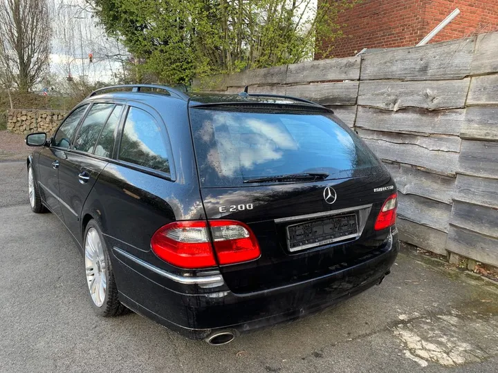 Mercedes-Benz E 200