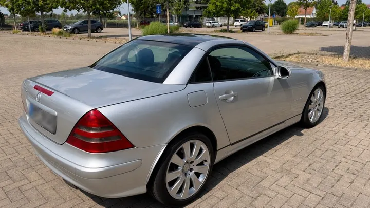 Mercedes-Benz SLK 230