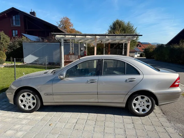 Mercedes-Benz C 240