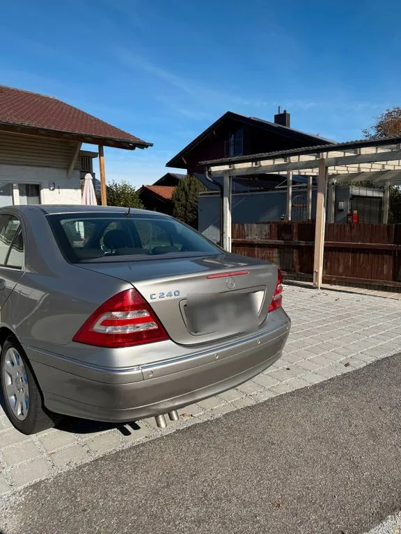 Mercedes-Benz C 240