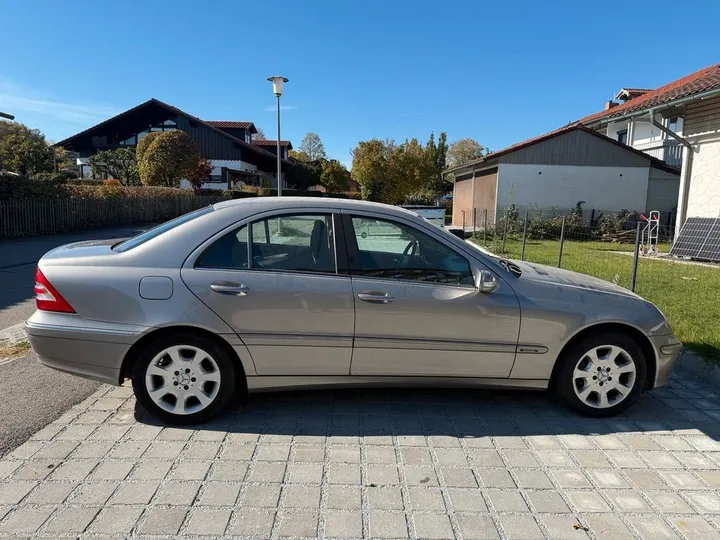Mercedes-Benz C 240