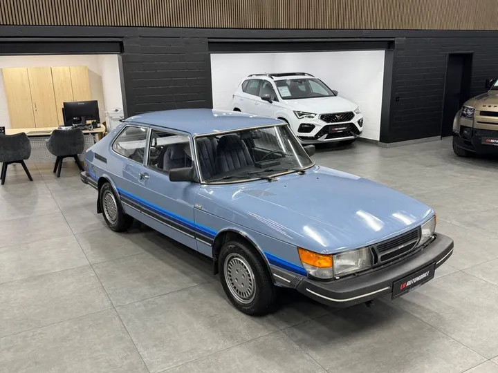 Saab 900