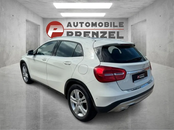 Mercedes-Benz GLA 200