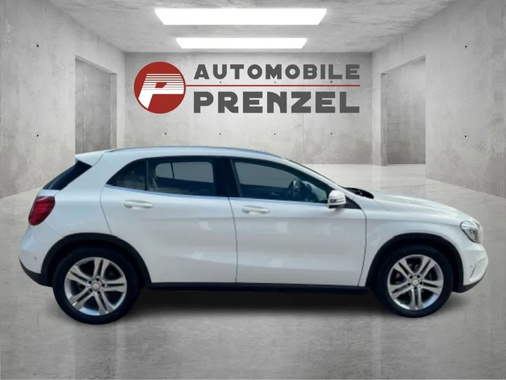 Mercedes-Benz GLA 200