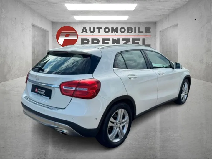 Mercedes-Benz GLA 200