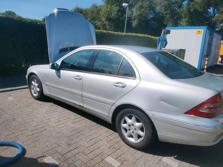 Mercedes-Benz C 220