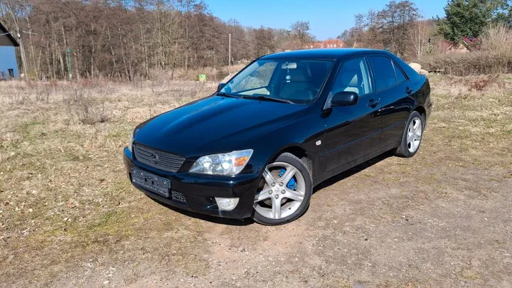 Lexus IS 200