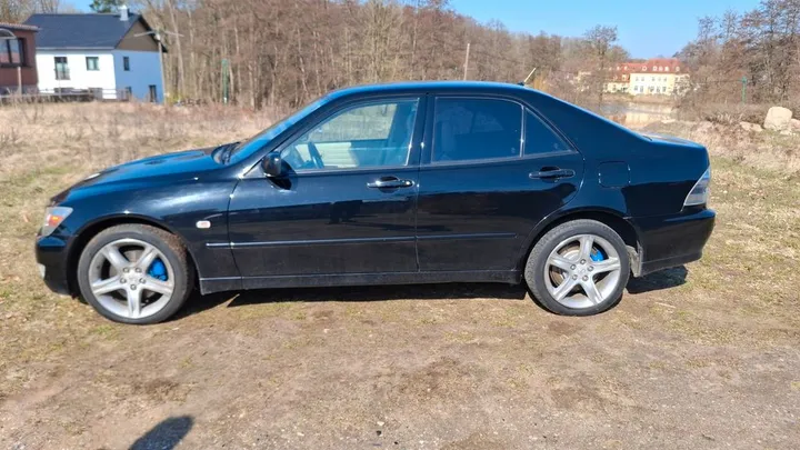 Lexus IS 200