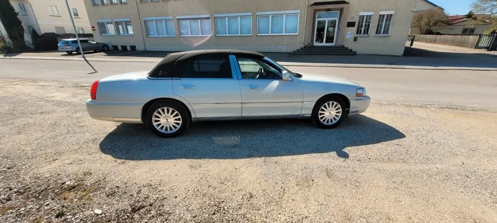 Lincoln Town Car
