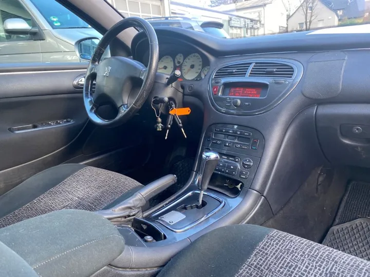 Peugeot 607