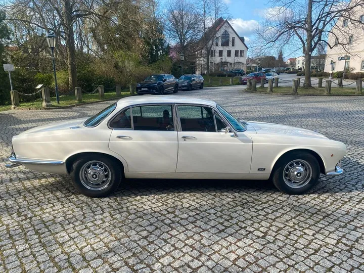 Jaguar XJ6
