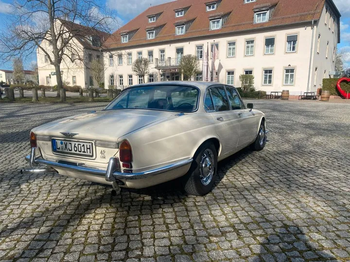 Jaguar XJ6