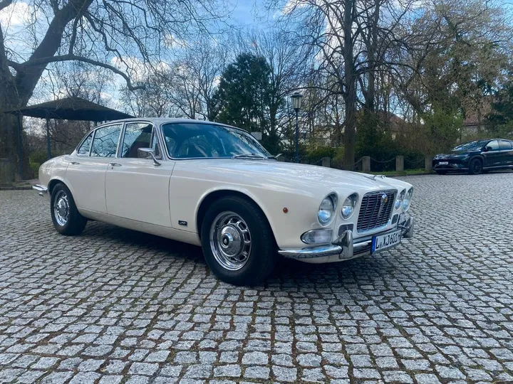 Jaguar XJ6
