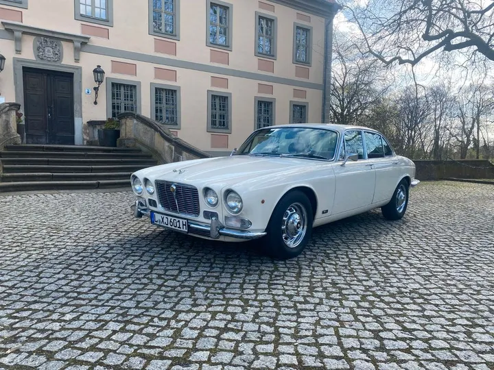 Jaguar XJ6