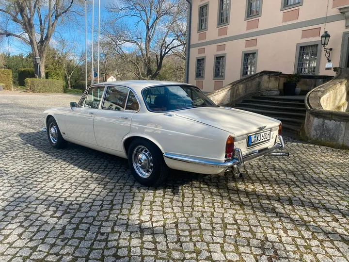 Jaguar XJ6